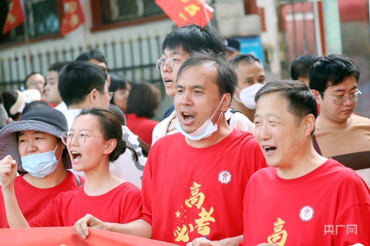 高考首日，这一波“高考表情”值得定格