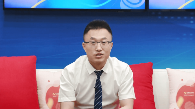 正保会计网校王艳龙：亦柔亦刚 打造教学的艺术品