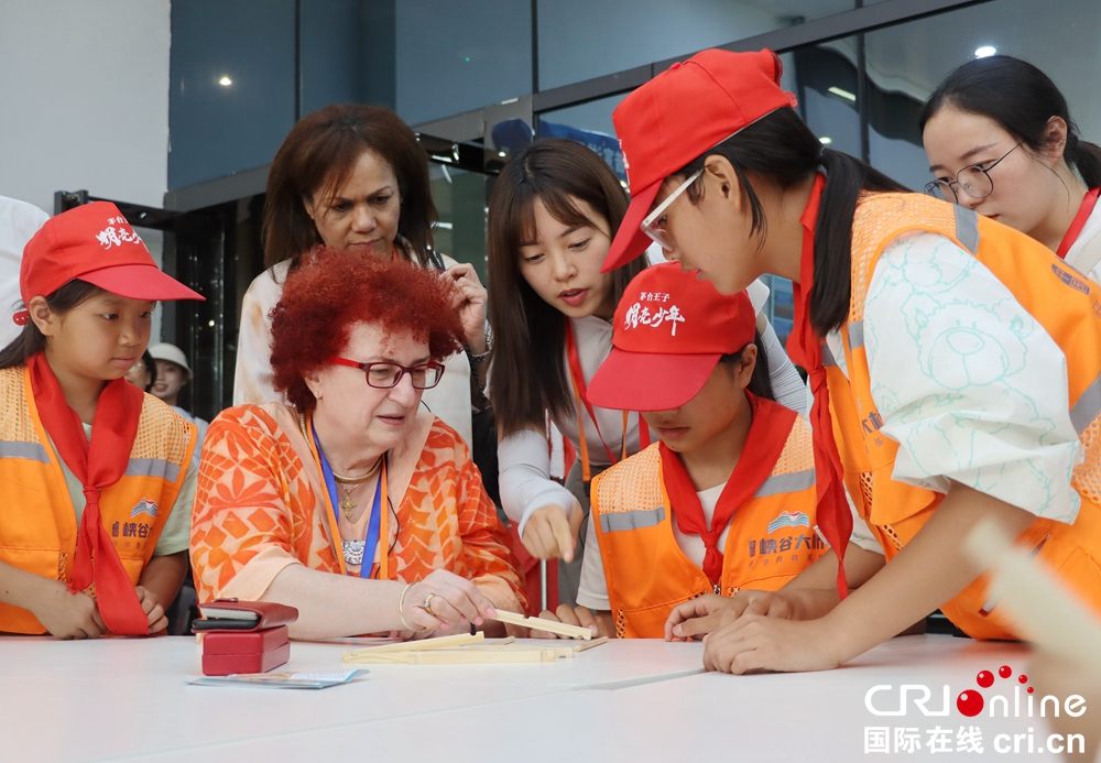 On Journey of Pursuing Green Development, More than 20 Diplomats in China Embarks on a Trip to Experience Colorful Ecological Civilization of Guizhou_fororder_图片8