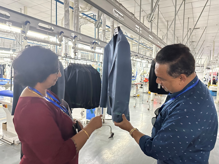 國貨備受青睞 駐華外交官在杜克普開啟“買買買”模式_fororder_圖片104