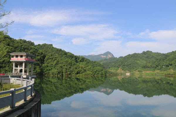 （张）高峡平湖 德阳什邡冰川湖碧波荡漾美如画_fororder_qxlarge-dsc-7060201CB5CFABB93D4218E7DA3BF0A1