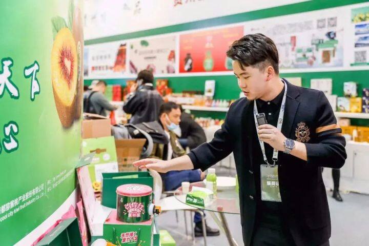 坐着高铁看凉都 | 乘高铁，一颗“红心”走天下