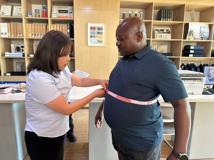 國貨備受青睞 駐華外交官在杜克普開啟“買買買”模式_fororder_圖片101