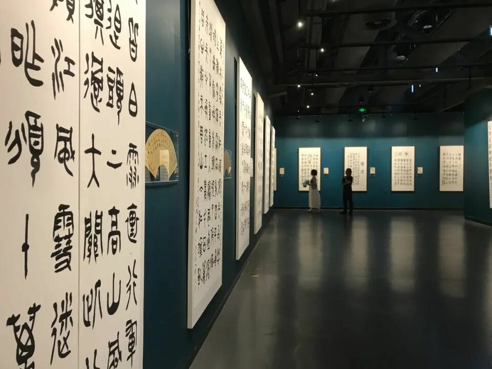 摩挲钟鼎陶写本心韩天雍篆书篆刻新作展在韩天衡美术馆揭幕