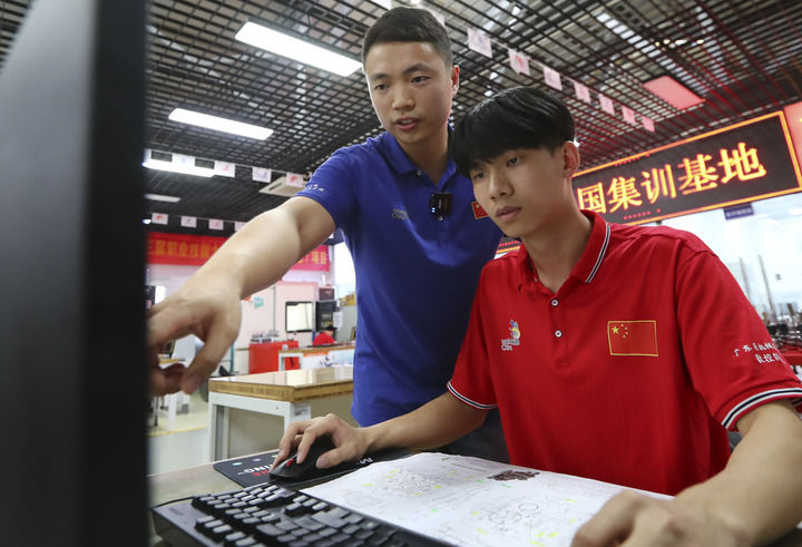 高质量发展调研行丨他们没有考上大学，却成了世界冠军