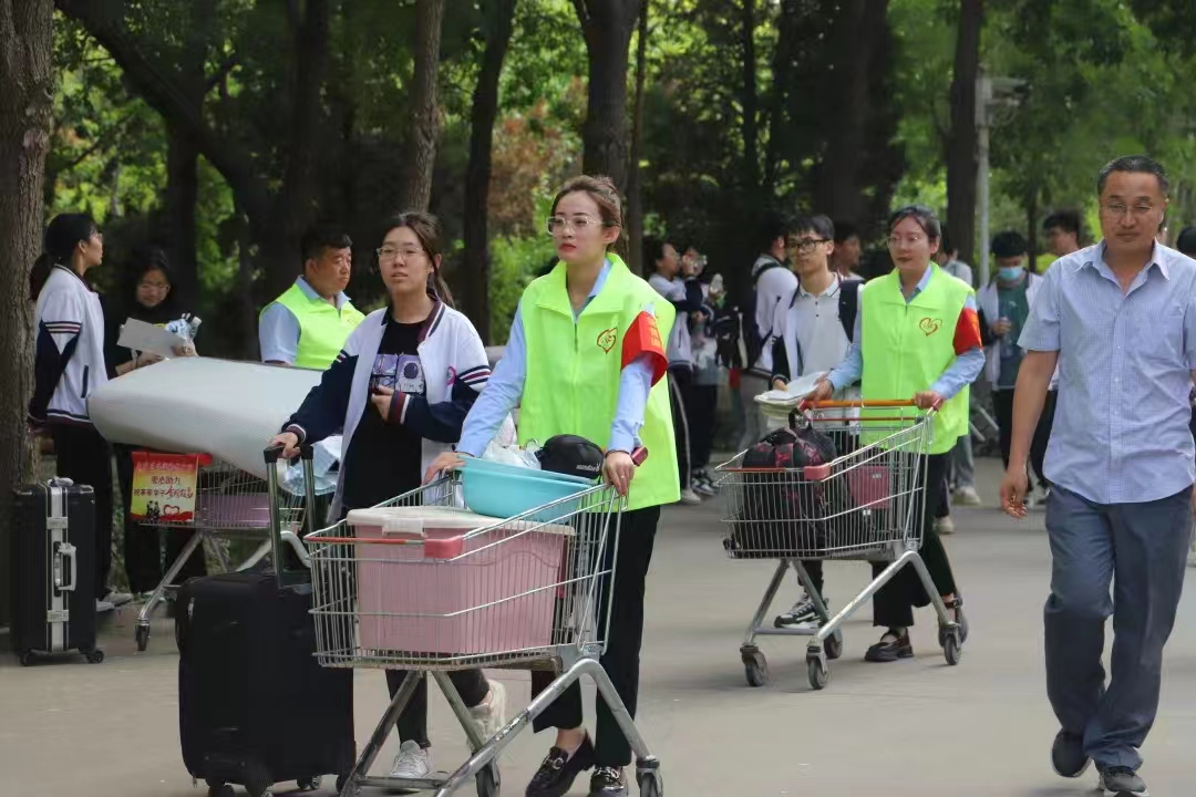 （原创）沧州黄骅“张新高考爱心服务队”：为高考学子站好最后一班岗_fororder_图片8