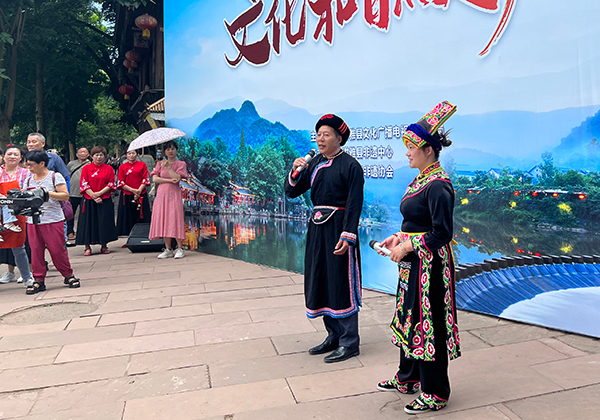 （张）眉山洪雅:举行“文化和自然遗产日”非遗宣传展示活动_fororder_活动现场（1）