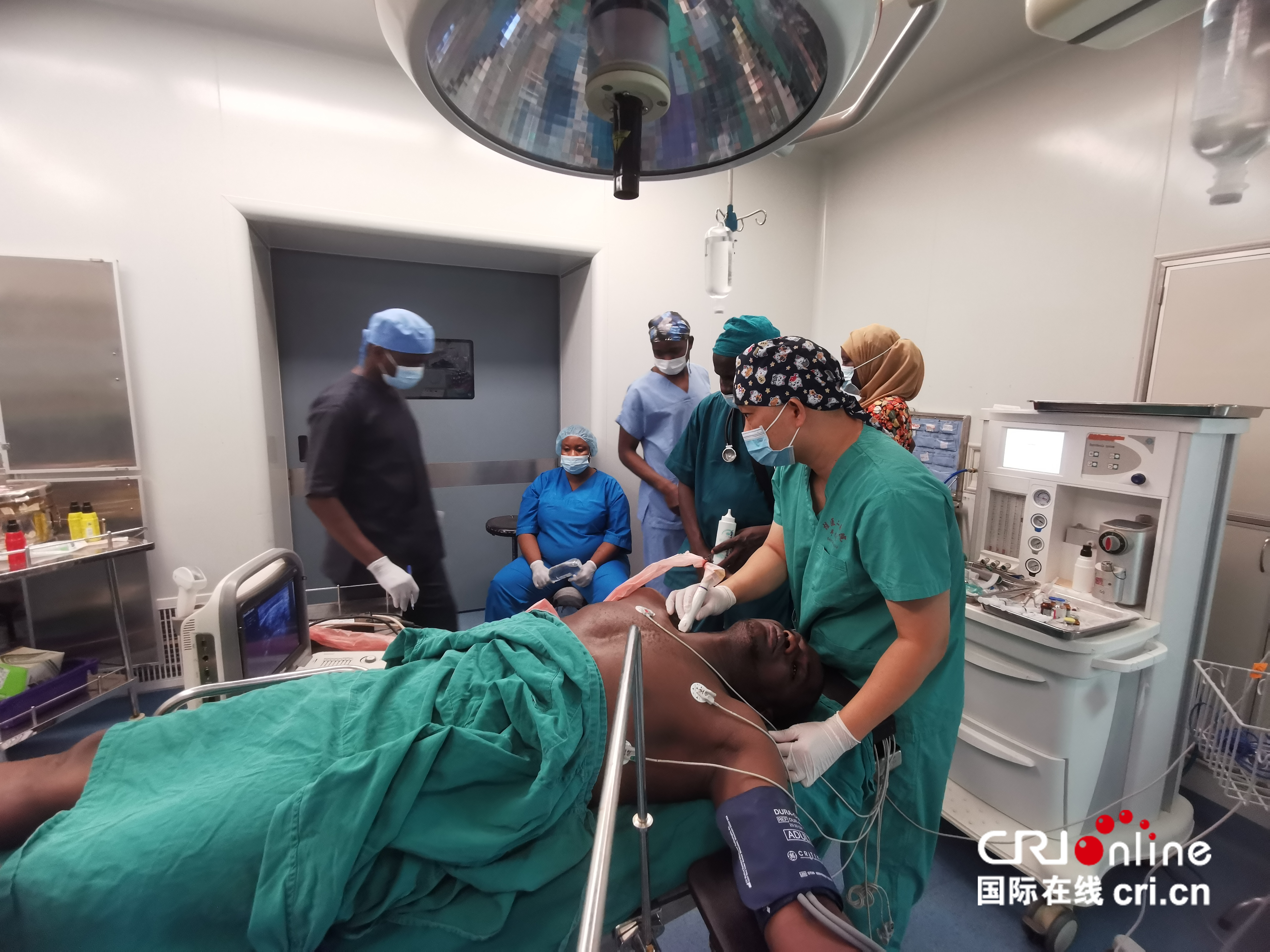 《援外日記》：尼日爾醫生開始學習神經阻滯麻醉術_fororder_B超引導下臂叢神經阻滯