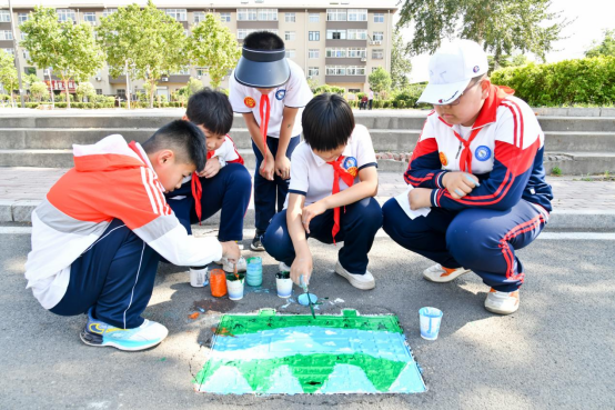 （原创）邯郸冀南新区：井盖变“景”盖 涂鸦绘文明_fororder_邯郸冀南新区：井盖变“景”盖 涂鸦绘文明409