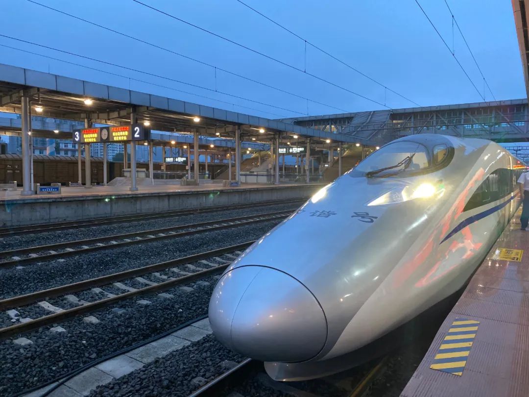 坐着高铁看贵州 | 安六高铁：让“速度”与“温度”同行