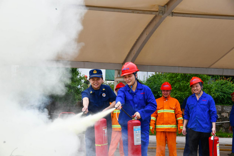 湖南新邵开展消防应急演练筑牢安全底线