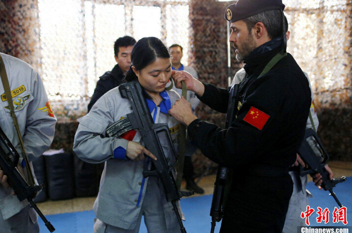 g20峰会90后女保镖走红网络 长相甜美性格开朗(组图)