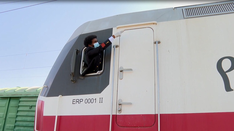 “一带一路”一家人 | 火车飞驰！亚吉铁路上的埃塞青年司机