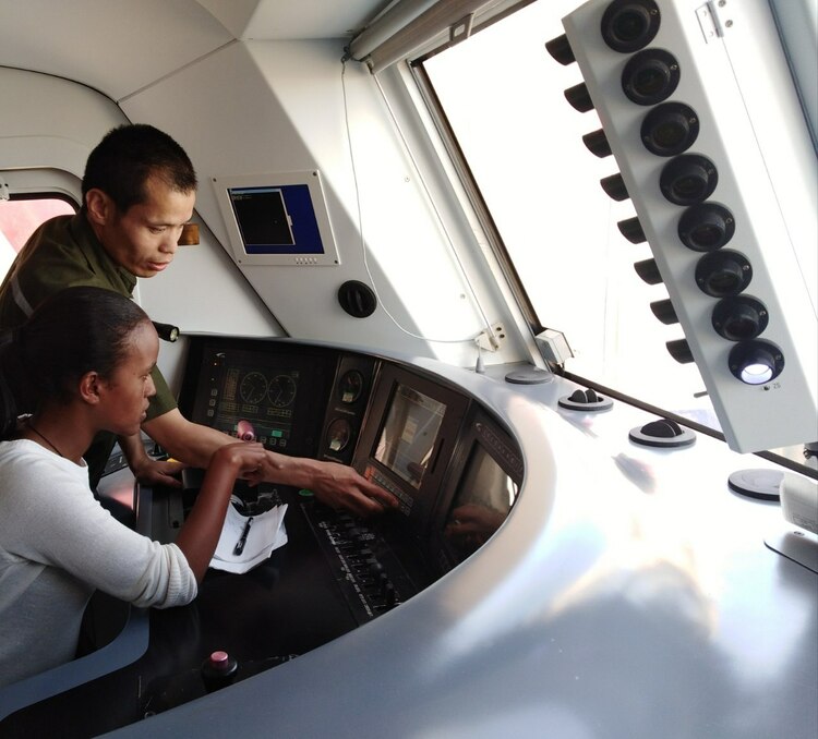 “一带一路”一家人 | 火车飞驰！亚吉铁路上的埃塞青年司机