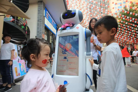 【CRI专稿 列表】重庆长江索道景区智能服务机器人上岗“实习”