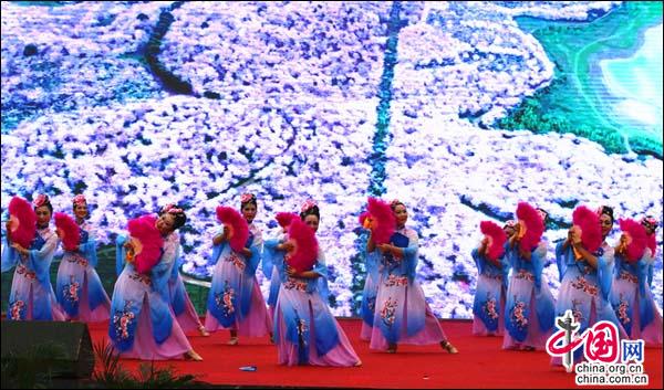 贵州福泉：“金谷春雪·花海双谷”梨花节开幕