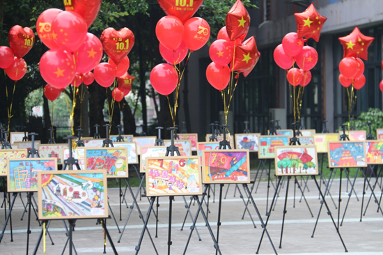 【Cri专稿 列表】重庆巴蜀蓝湖郡小学举行庆祝新中国成立70周年主题活动