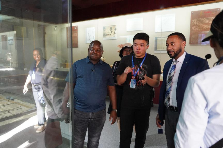 Diplomats in China Experience the Glory of the Han Dynasty in Maoling_fororder_1