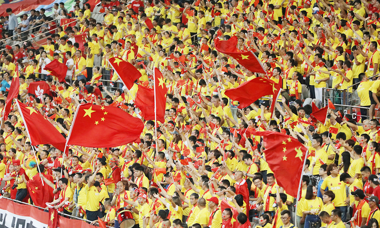 国足最美女粉丝!中国球迷1举动向日本学习 国足最美女粉丝!中国球迷1举动向日本学习