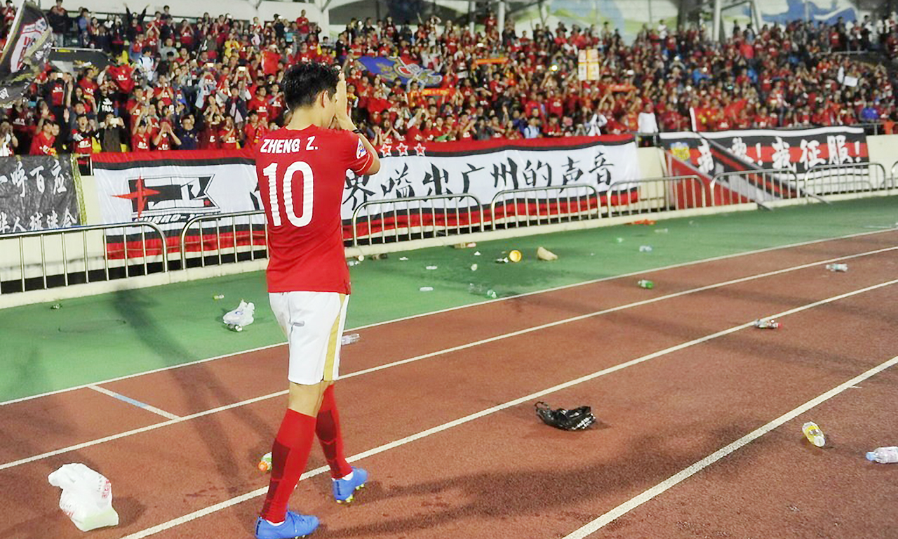 国足最美女粉丝!中国球迷1举动向日本学习 国足最美女粉丝!中国球迷1举动向日本学习