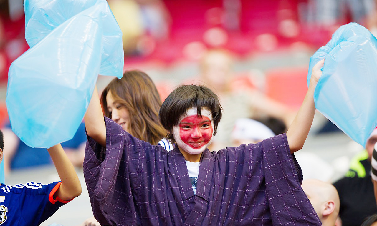 国足最美女粉丝!中国球迷1举动向日本学习 国足最美女粉丝!中国球迷1举动向日本学习