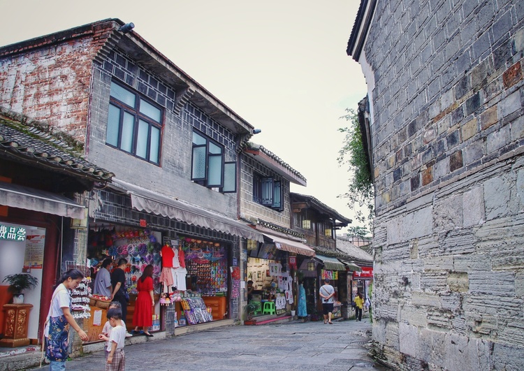 青岩古鎮:打造生態文明古鎮,增強群眾幸福感