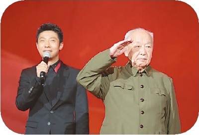 《开学第一课》传承长征精神 104岁老红军讲故事