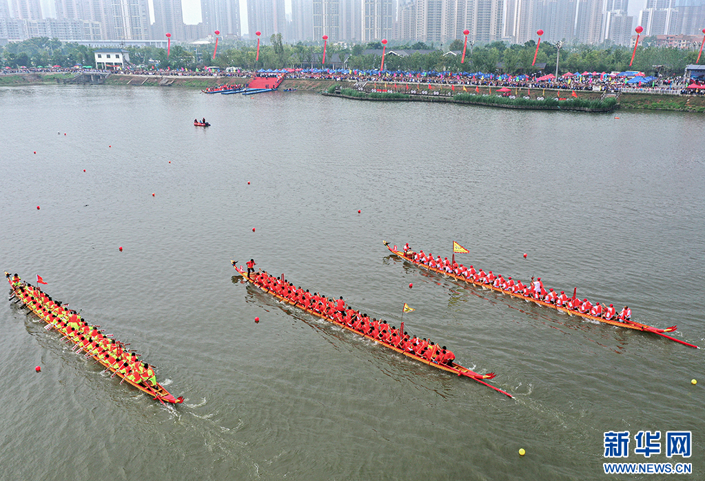 湖北武穴:龍舟競賽迎端午