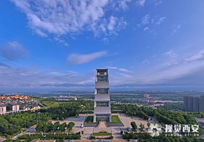 揽月阁望秦岭气象万千