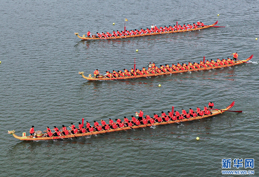 湖北武穴:龍舟競賽迎端午