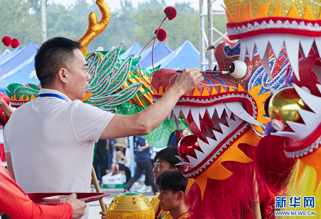 湖北武穴:龍舟競賽迎端午