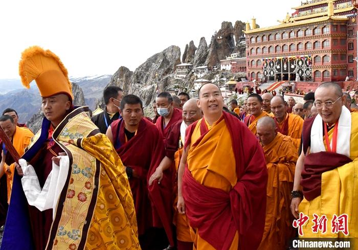 班禅在西藏昌都开展佛事和社会活动勉励各寺僧众努力修行
