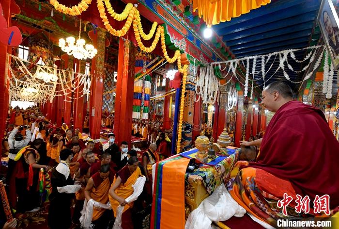班禅在西藏昌都开展佛事和社会活动勉励各寺僧众努力修行