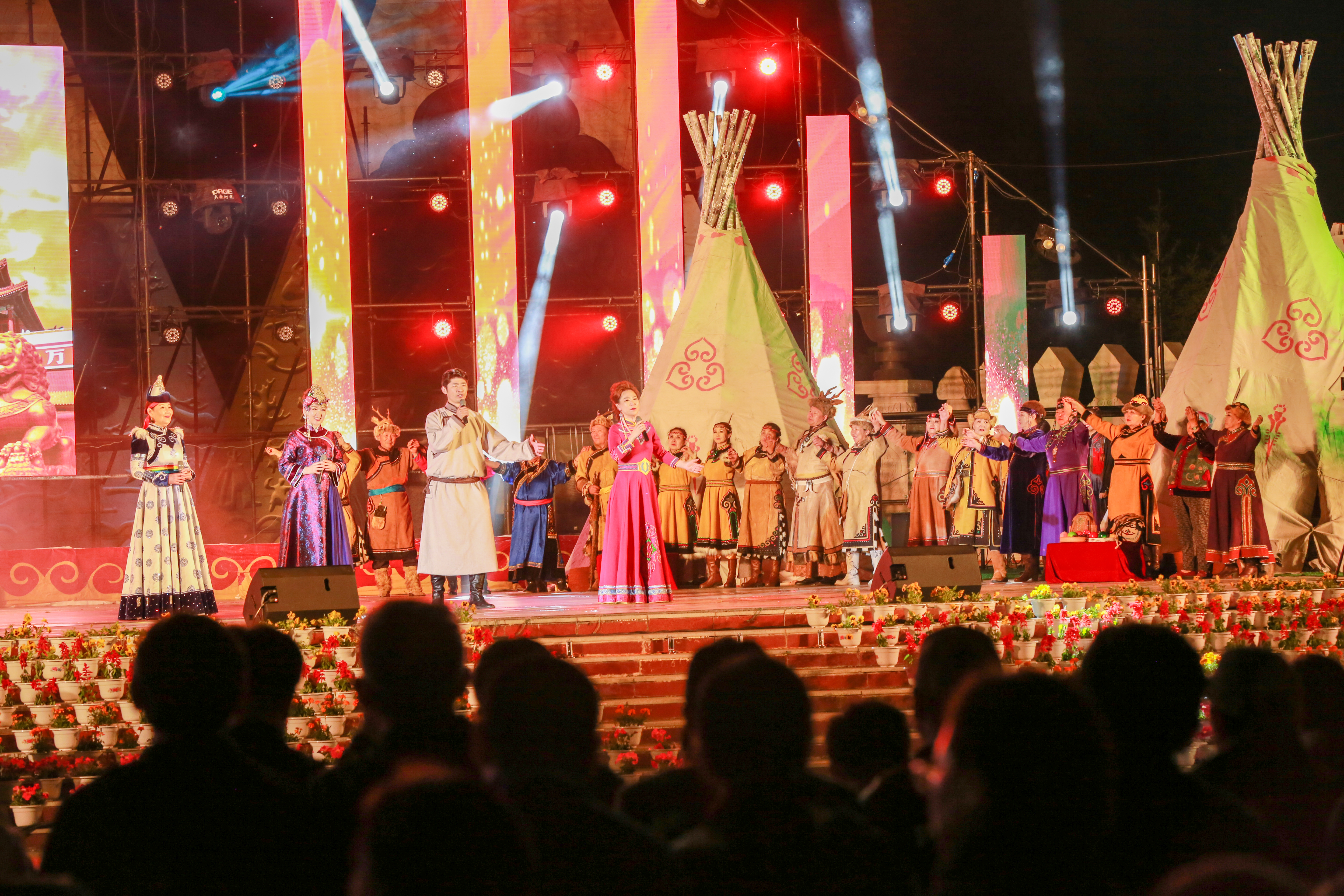 嶺上花園鄂倫春:篝火節上唱響幸福歡歌_fororder_331A7685