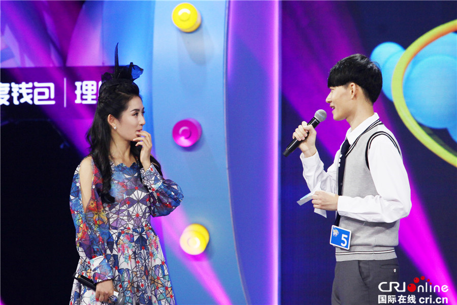 谢娜收情书被赞最体贴 鉴音团泪崩齐喊谢谢娜娜