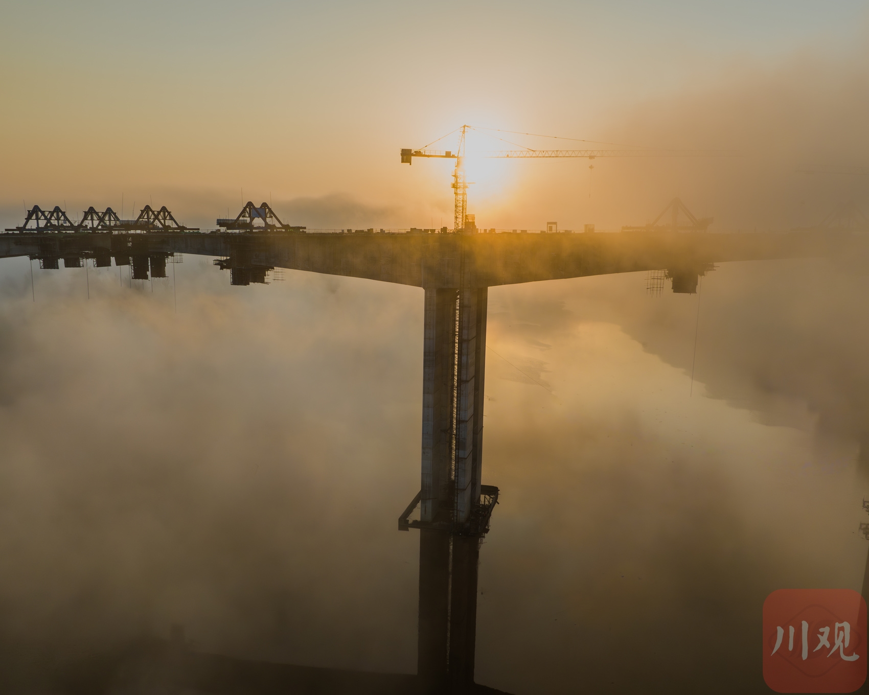 （转载）广安：建设中的大龙渠江特大桥烟云缭绕，壮美无比！_fororder_NEWS_27C4F48726CD07ABC9B2B545E81B2A00.JPG
