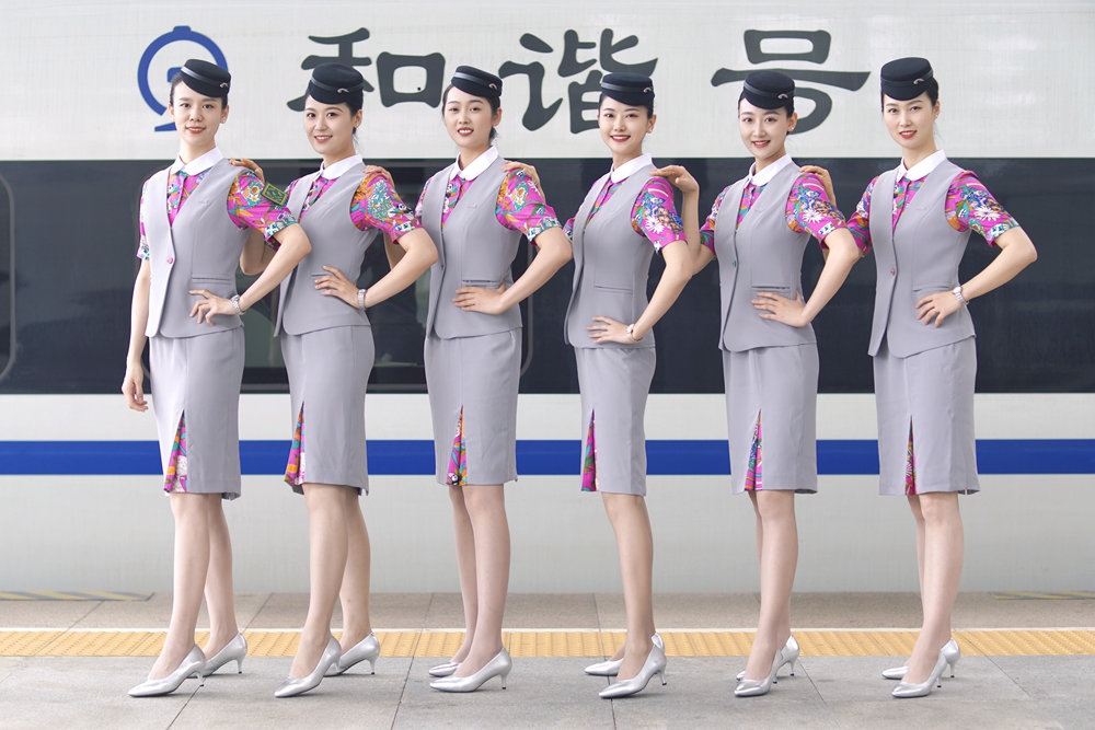 （转载）四川至香港高铁7月1日首发 “动妹”将穿新制服亮相