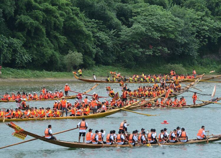 湖南道县：百“龙”争游迎端午_fororder_微信图片_20230620143556