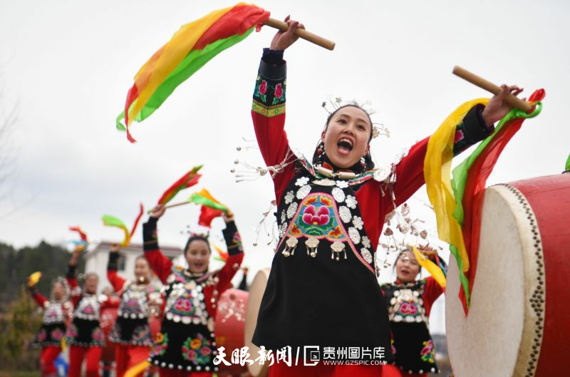 贵州铜仁市正大镇：苗家花鼓敲起来