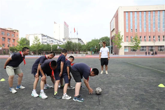 沈阳航空实验小学组织社区学生开展足球赛_fororder_航空1