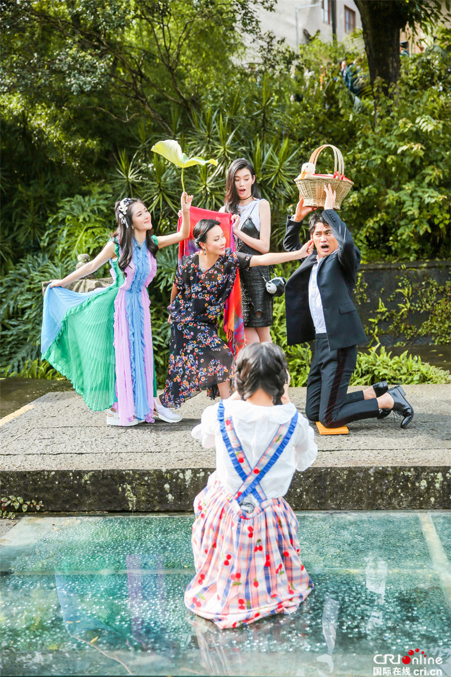 《我們來了》公益前行 袁弘與劉嘉玲上演豪門恩仇