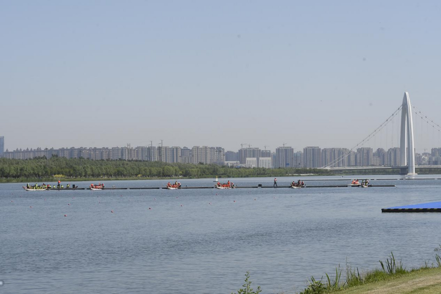 A Boat Racing on Taiyuan Fenhe River to Celebrate Dragon Boat Festival_fororder_69