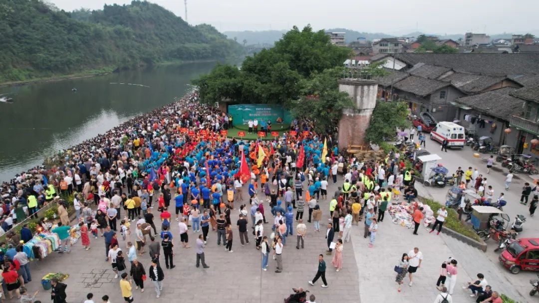 (張)樂山:包粽子、賽游泳、逛古鎮……犍為清溪古鎮端午好熱鬧_fororder_微信圖片_20230622213507