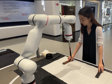 当机器人遇到书法、当科技遇到中国文化，会发生什么呢？