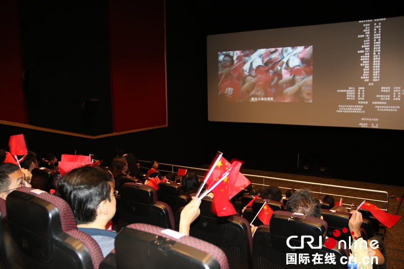图片默认标题_fororder_3，影片《我和我的祖国》尼日利亚首都阿布贾首映现场。   （王新俊 摄）.JPG