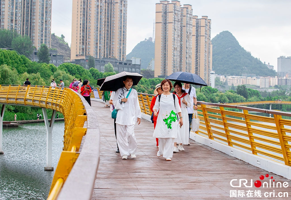 贵州六盘水：19℃度的夏天吸引大量外地游客前来避暑_fororder_微信图片_20230721125309