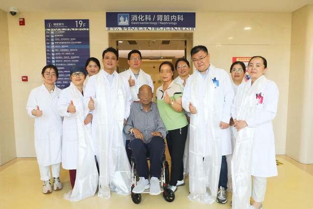 【原创】藏族同胞敬献哈达 感谢上海四院医护人员使其摆脱血液透析困扰_fororder_1