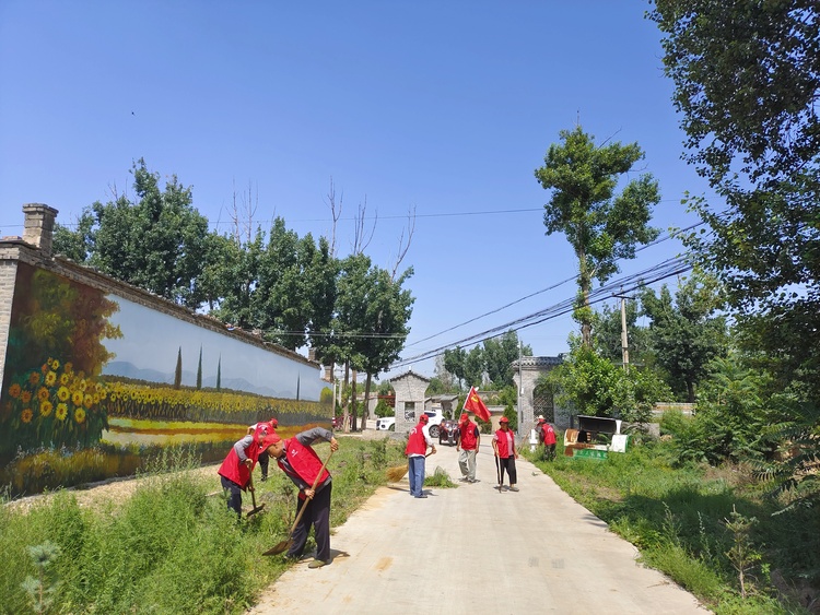 榆林府谷黄甫镇：跑出振兴“加速度” 绘就幸福“新图景”_fororder_开展村庄清洁行动