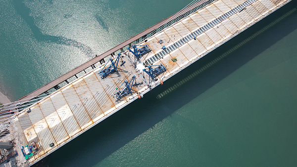 （张）世界在建最大公轨两用三塔斜拉桥——四川泸州长江六桥顺利合龙_fororder_合龙后的大桥