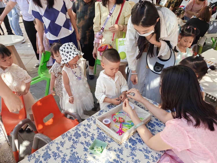 (原創）石家莊裕華區衛生健康局舉辦“普惠托育、共同行動”嬰幼兒托育照護宣傳活動_fororder_親子遊戲活動1